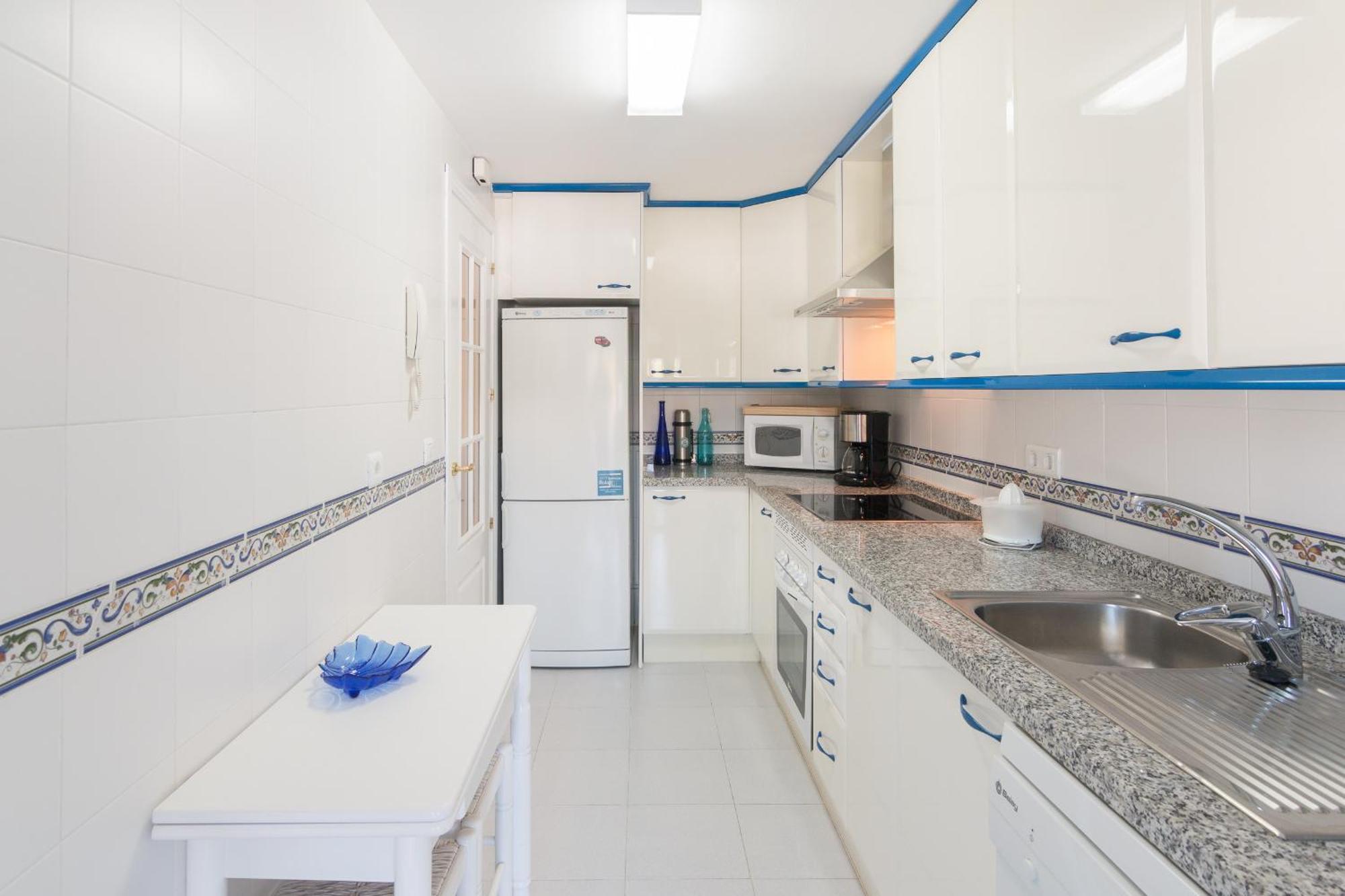 2233-Lovely 2 Bedrooms On The Beach, Pool And Port Manilva Εξωτερικό φωτογραφία